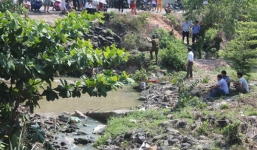 Phát hiện thi thể người phụ nữ trương phình dưới suối